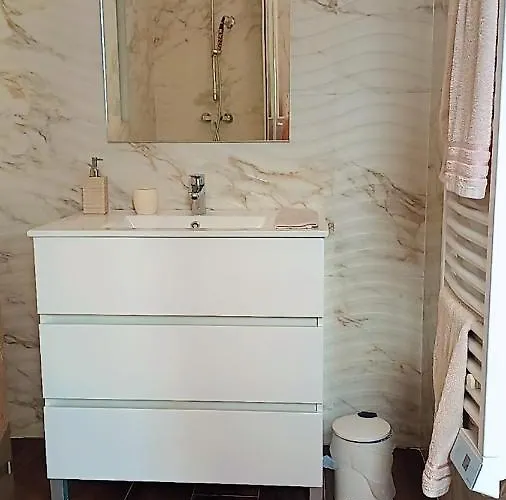 Couette-café Agreable Dans Le Maquis 3*