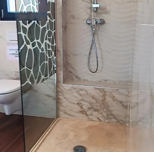 Couette-café Agreable Dans Le Maquis Bonifacio (Corsica)